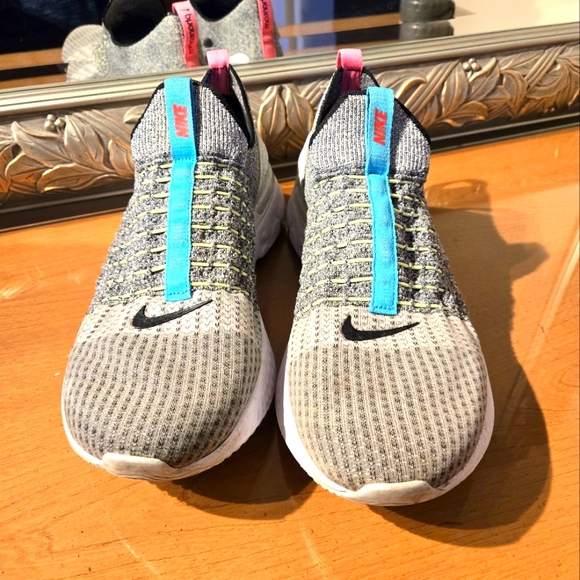 Nike ReAct walking/city shoes - Picture 2 of 14